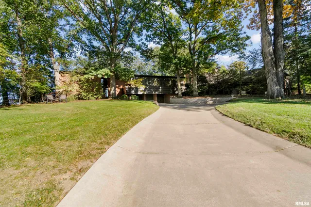 $975,000 | 501 East High Point Road, Peoria, IL 61614