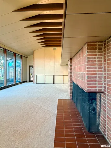 $975,000 | 501 East High Point Road, Peoria, IL 61614