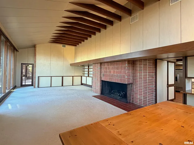 $975,000 | 501 East High Point Road, Peoria, IL 61614