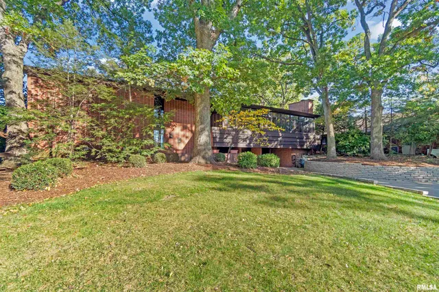 $975,000 | 501 East High Point Road, Peoria, IL 61614