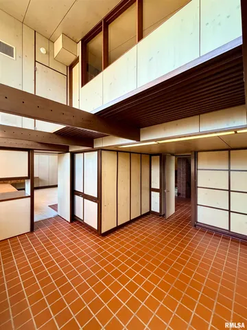 $975,000 | 501 East High Point Road, Peoria, IL 61614