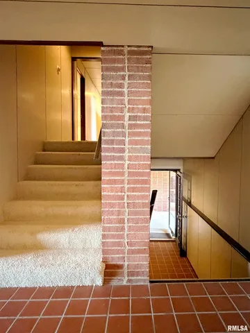 $975,000 | 501 East High Point Road, Peoria, IL 61614