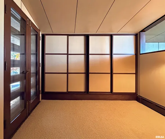 $975,000 | 501 East High Point Road, Peoria, IL 61614