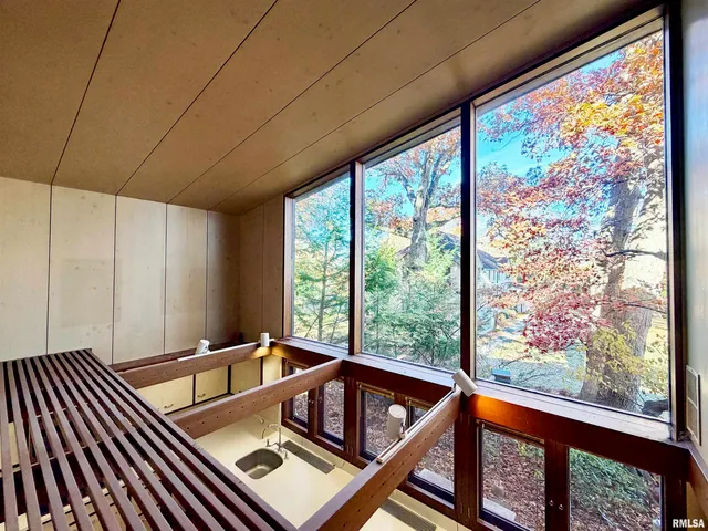 $975,000 | 501 East High Point Road, Peoria, IL 61614