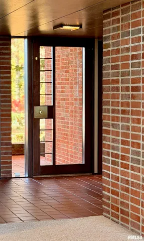 $975,000 | 501 East High Point Road, Peoria, IL 61614