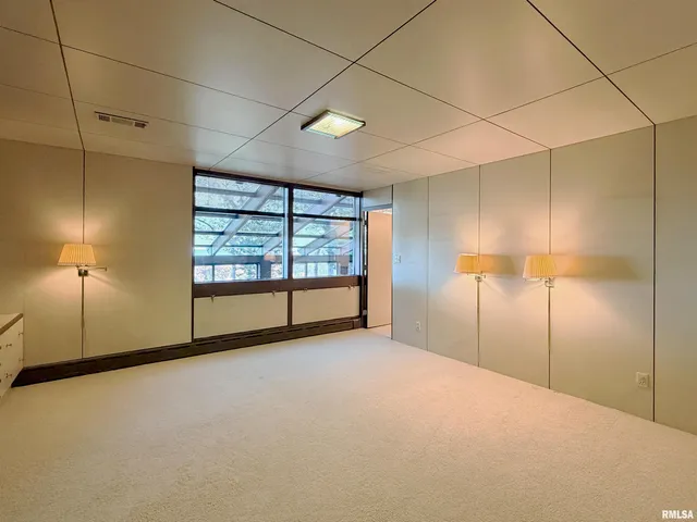 $975,000 | 501 East High Point Road, Peoria, IL 61614