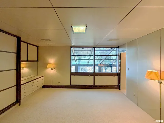 $975,000 | 501 East High Point Road, Peoria, IL 61614