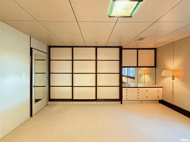 $975,000 | 501 East High Point Road, Peoria, IL 61614