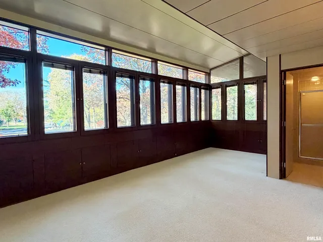 $975,000 | 501 East High Point Road, Peoria, IL 61614