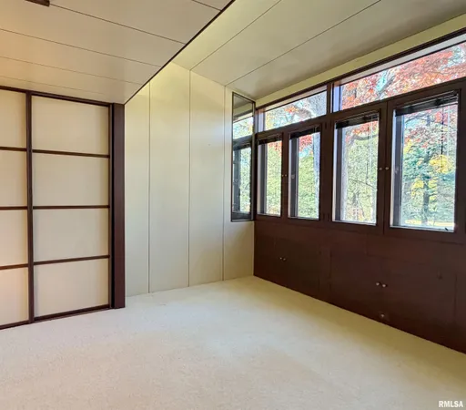 $940,000 | 501 East High Point Road, Peoria, IL 61614