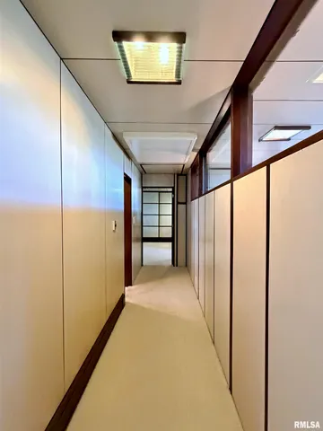 $975,000 | 501 East High Point Road, Peoria, IL 61614