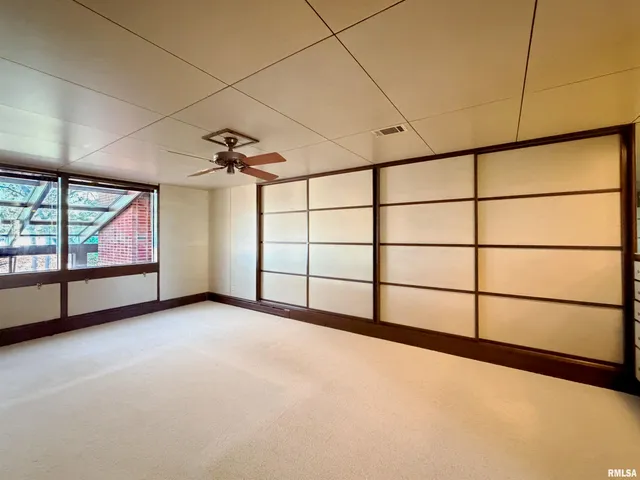 $975,000 | 501 East High Point Road, Peoria, IL 61614