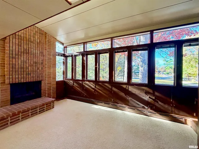 $975,000 | 501 East High Point Road, Peoria, IL 61614