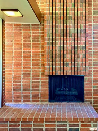 $940,000 | 501 East High Point Road, Peoria, IL 61614