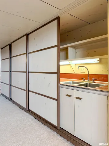 $975,000 | 501 East High Point Road, Peoria, IL 61614