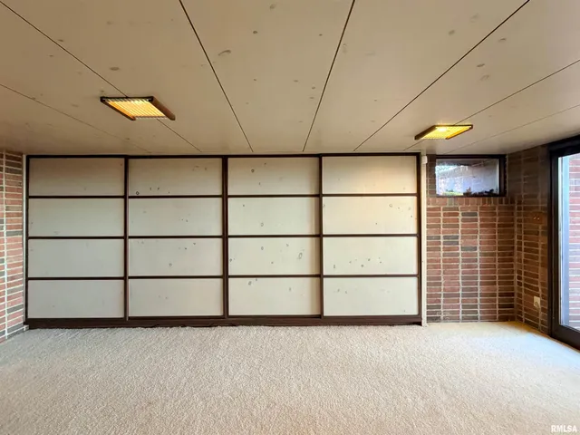 $975,000 | 501 East High Point Road, Peoria, IL 61614