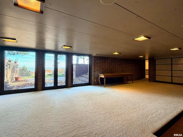 $975,000 | 501 East High Point Road, Peoria, IL 61614