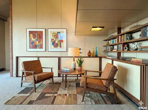 $940,000 | 501 East High Point Road, Peoria, IL 61614