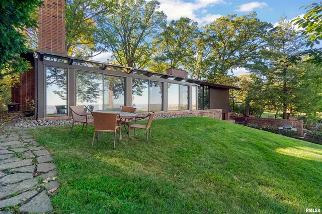 $975,000 | 501 East High Point Road, Peoria, IL 61614