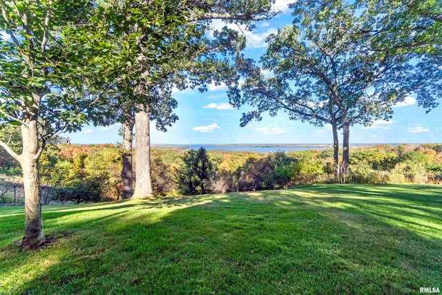 $975,000 | 501 East High Point Road, Peoria, IL 61614