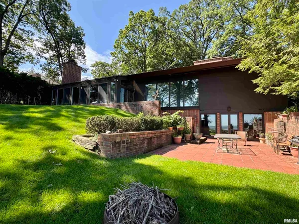 $940,000 | 501 East High Point Road, Peoria, IL 61614