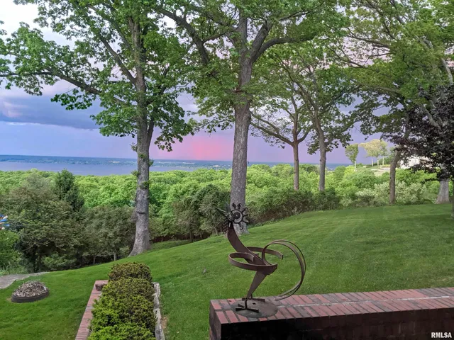 $975,000 | 501 East High Point Road, Peoria, IL 61614