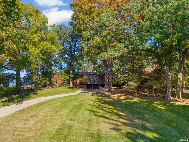 $975,000 | 501 East High Point Road, Peoria, IL 61614