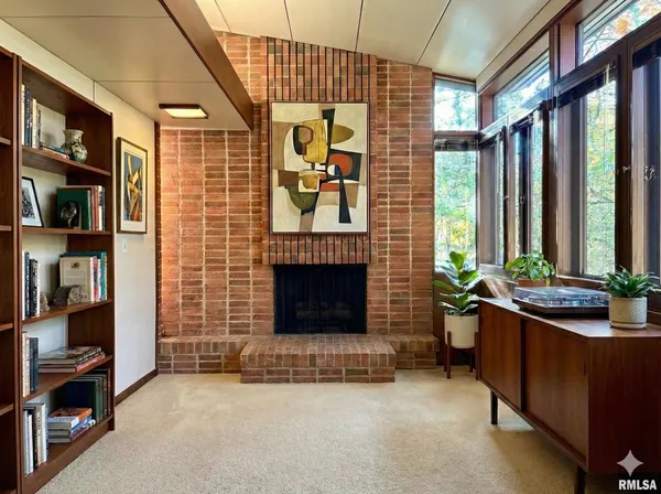 $940,000 | 501 East High Point Road, Peoria, IL 61614