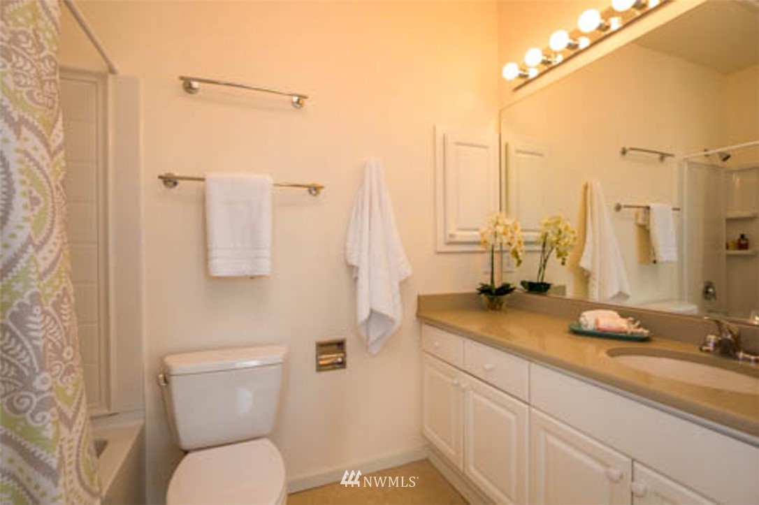 1240 Weaver Road Northwest, Unit B3 Bainbridge Island, WA 98110 - Photo 11 of 18 Gallery Image 11