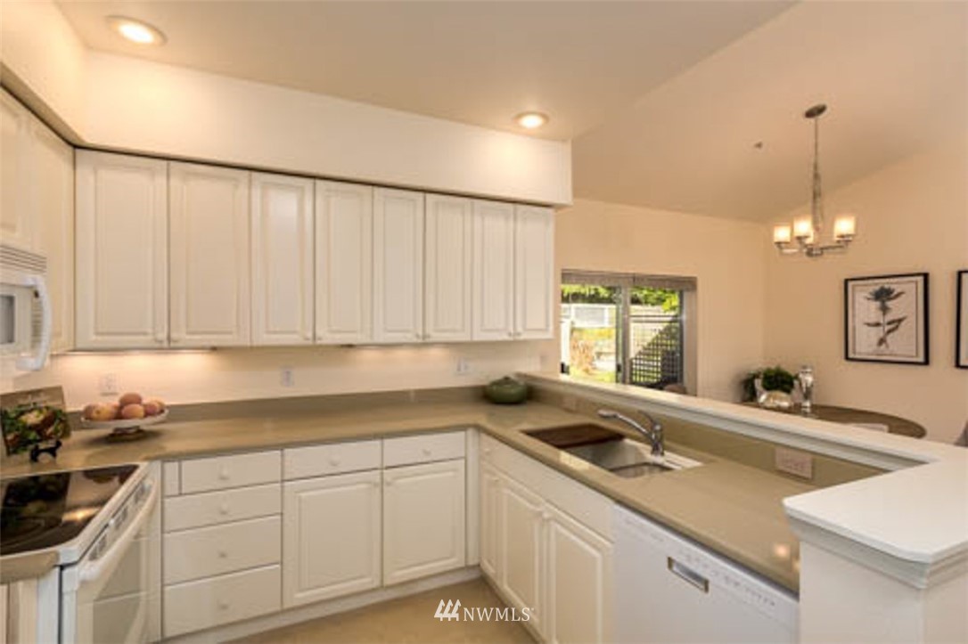 1240 Weaver Road Northwest, Unit B3 Bainbridge Island, WA 98110 - Photo 9 of 18 Gallery Image 9