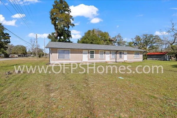 $950 | 307 East Walnut Avenue, Crestview, FL 32539