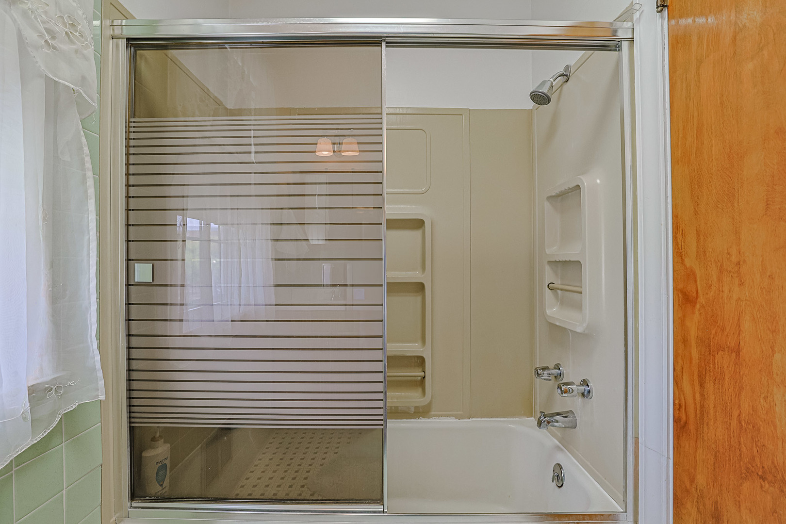 5245 North Rutherford Avenue Chicago, IL 60656 - Photo 15 of 21 a bathroom with a shower