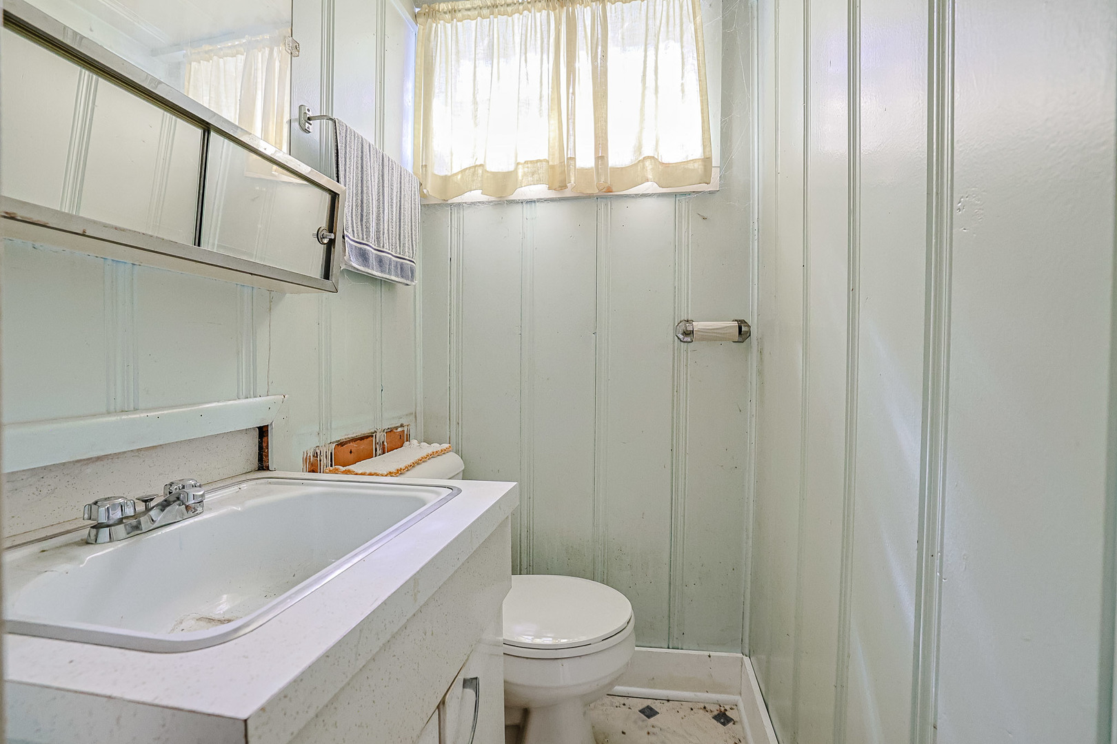 5245 North Rutherford Avenue Chicago, IL 60656 - Photo 18 of 21 a bathroom with a sink a toilet and vanity