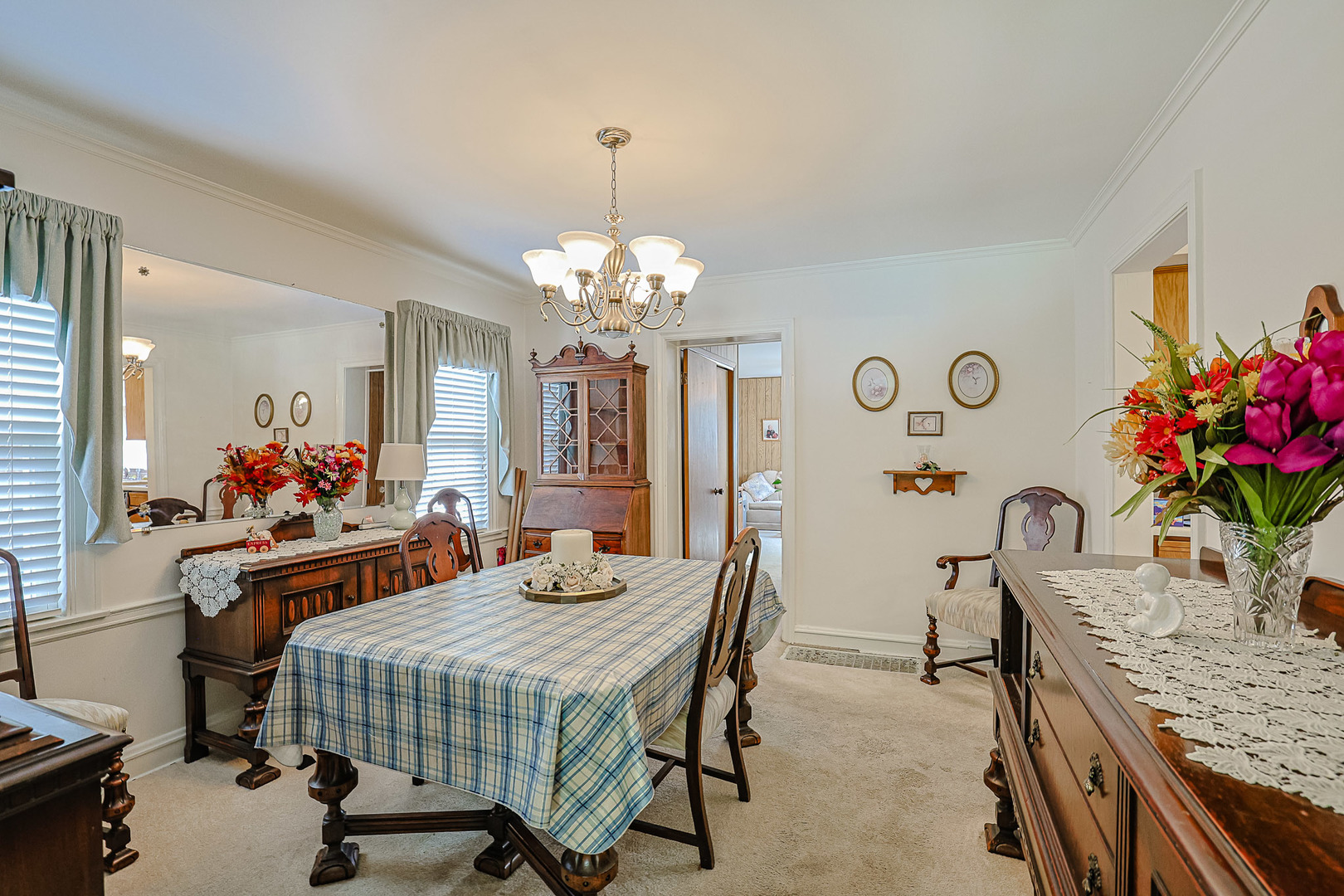 5245 North Rutherford Avenue Chicago, IL 60656 - Photo 4 of 21 a view of a dining room with furniture and chandelier