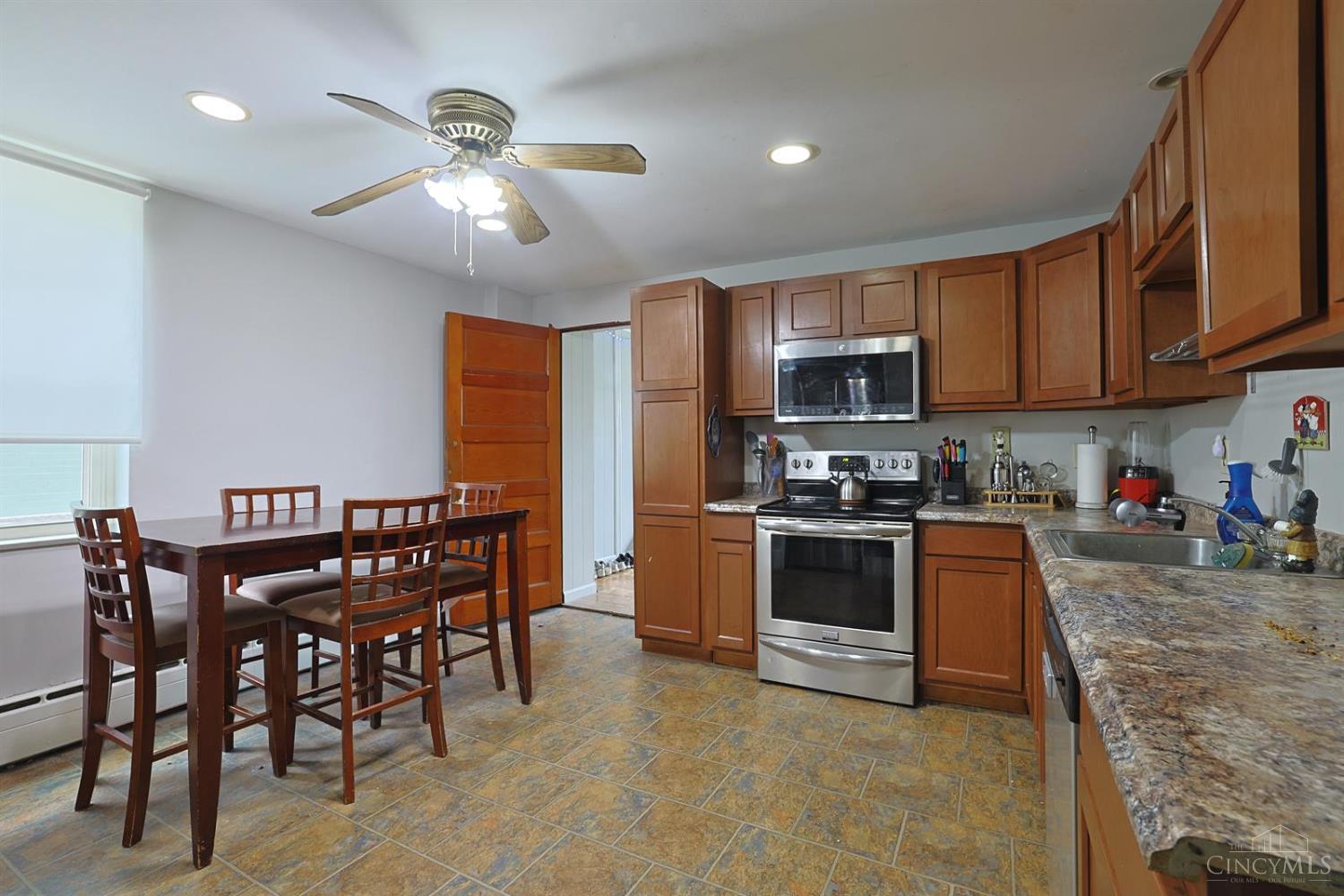 448 Riddle Road Cincinnati, OH 45220 - Photo 13 of 49