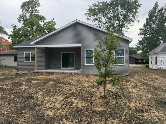 a black and white photo of a picture