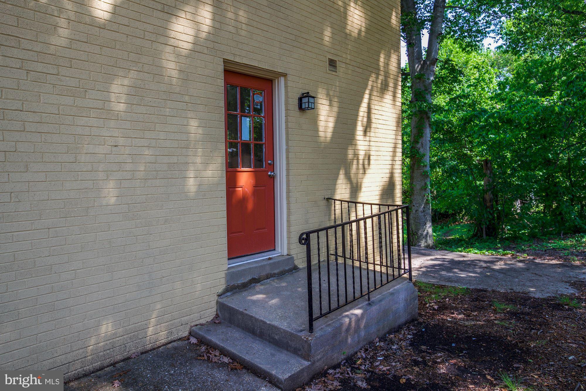 6502 Livingston Road Oxon Hill, MD 20745 - Photo 14 of 37 Side entrance to the kithchen