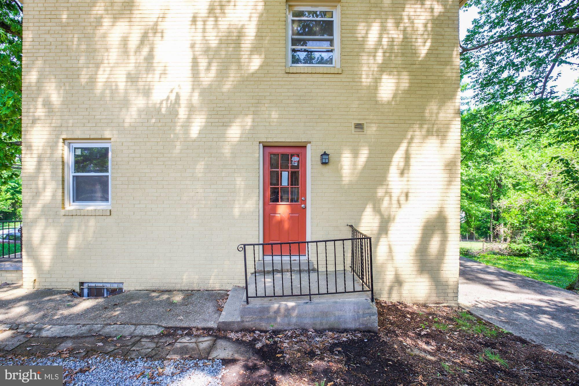 6502 Livingston Road Oxon Hill, MD 20745 - Photo 15 of 37 Side entrance to kitchen, great to load groceries