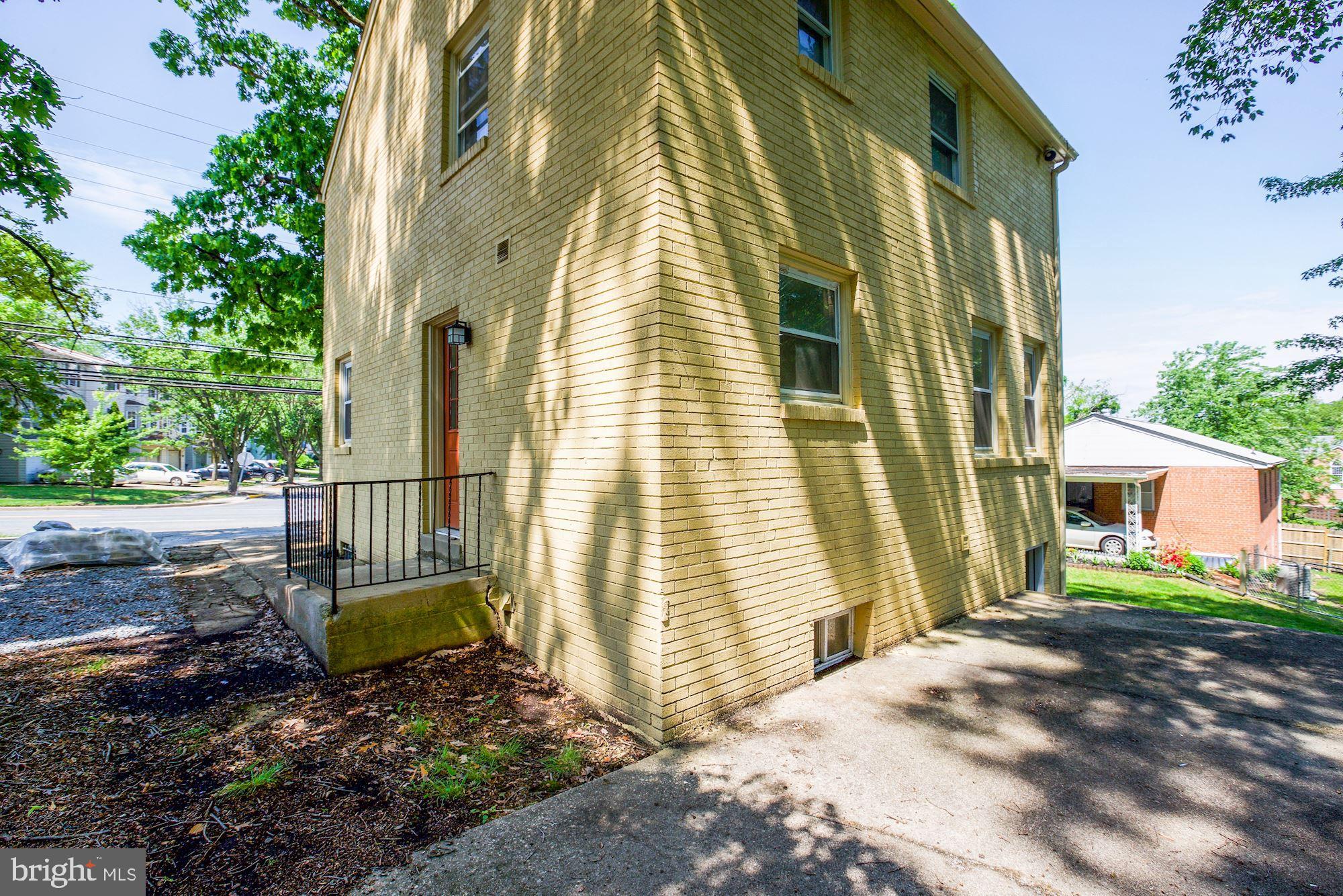 6502 Livingston Road Oxon Hill, MD 20745 - Photo 34 of 37 View of side and back of house
