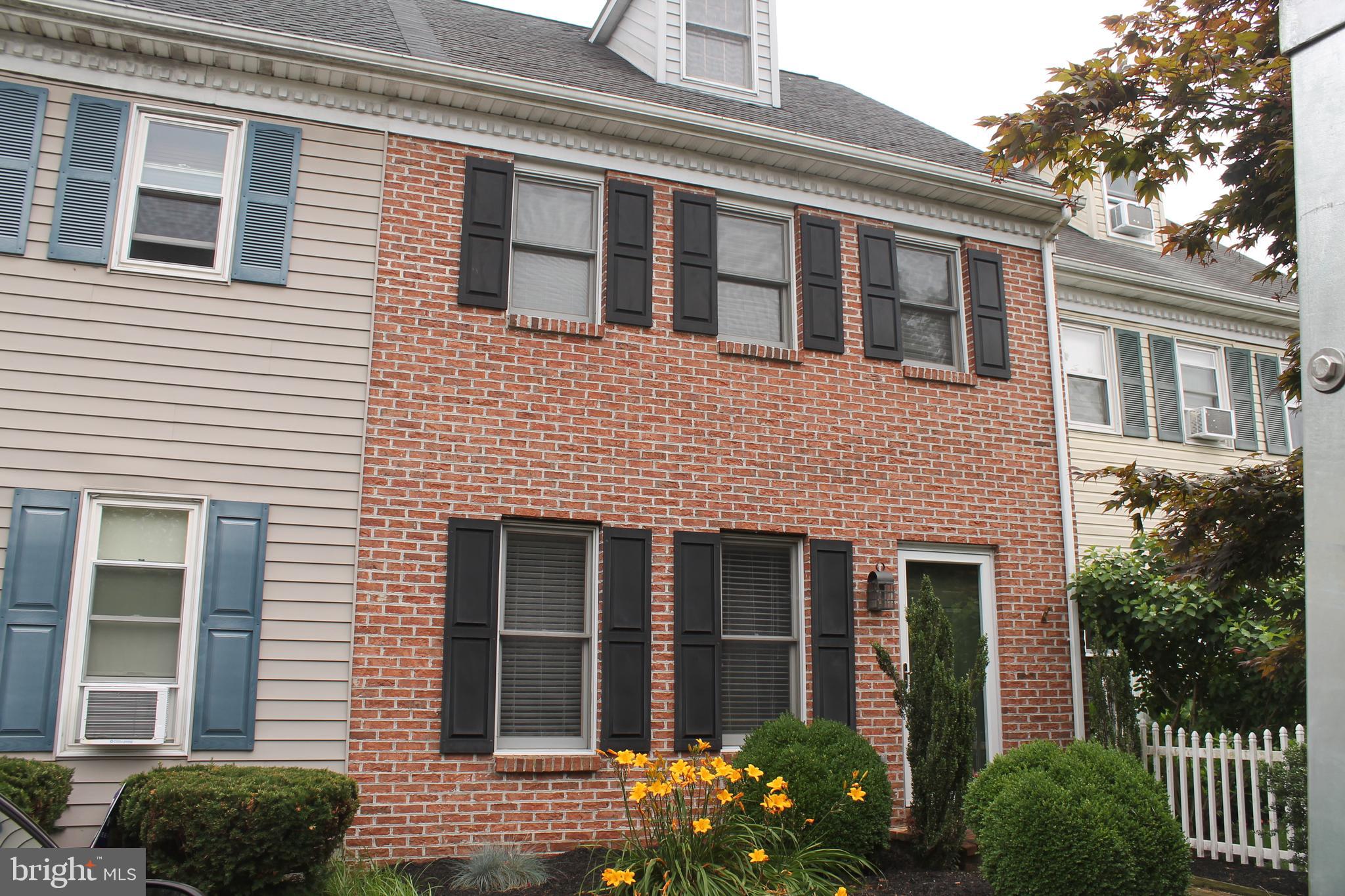 33 Pheasant Lane Lititz, PA 17543 - Photo 1 of 23 FRONT VIEW