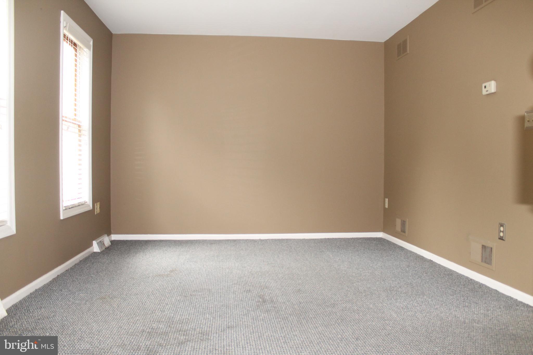 33 Pheasant Lane Lititz, PA 17543 - Photo 7 of 23 LIVING ROOM