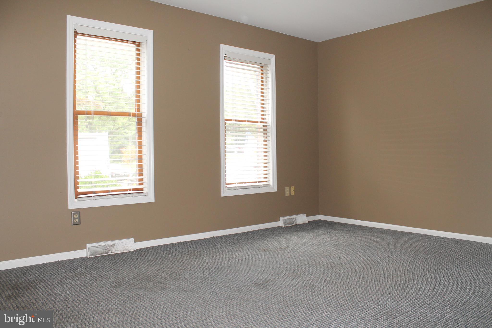 33 Pheasant Lane Lititz, PA 17543 - Photo 8 of 23 LIVING ROOM
