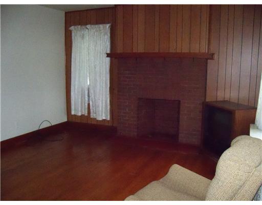 5 Diebold Road McKees Rocks, PA 15136 - Photo 2 of 12 Living Room.