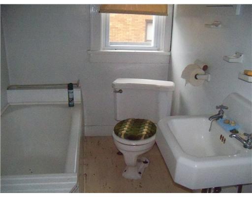 5 Diebold Road McKees Rocks, PA 15136 - Photo 11 of 12 Full Bath.
