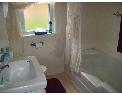 5 Diebold Road McKees Rocks, PA 15136 - Photo 6 of 12 Master Bath/Spa.