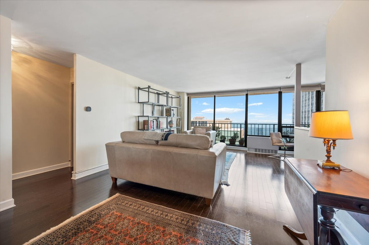3150 North Sheridan Road, Unit 27B Chicago, IL 60657 - Photo 3 of 24 Gallery Image 3
