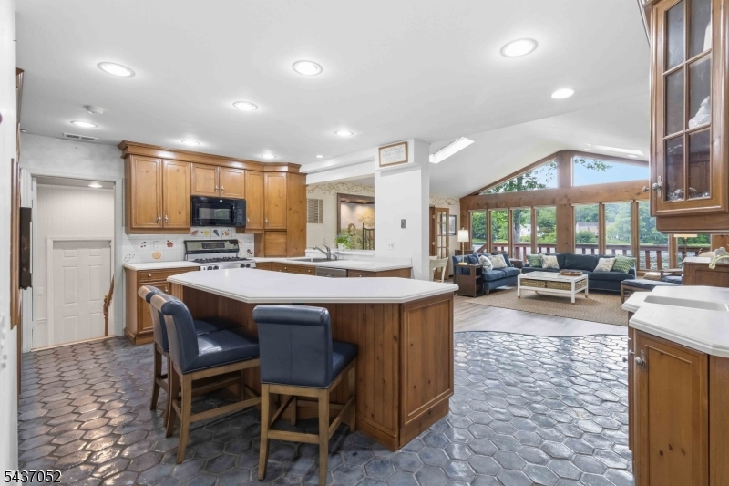 39 Meadowbrook Road Randolph, NJ 07869 - Photo 8 of 47