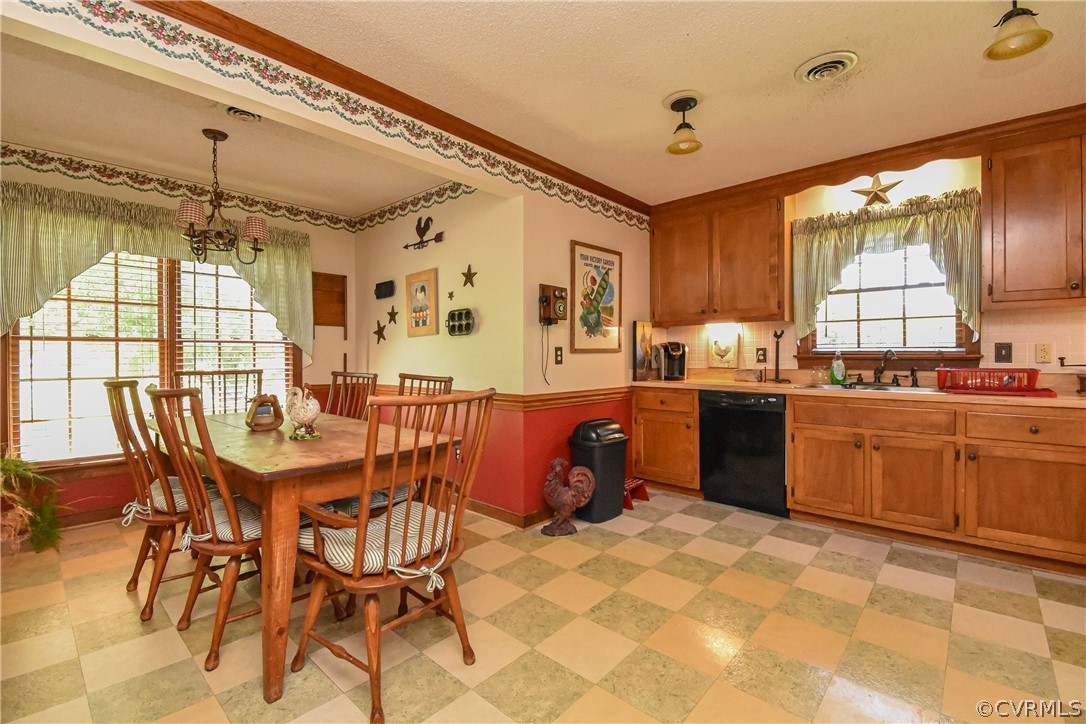 1720 Dorset Road Powhatan, VA 23139 - Photo 6 of 37 Gallery Image 6