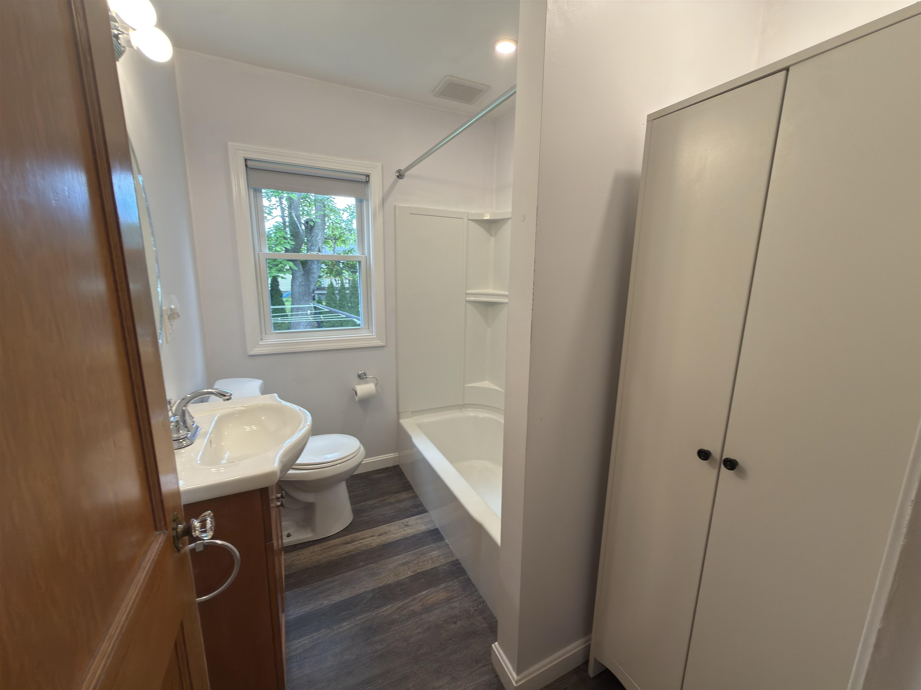 573 Spruce Street Manchester, NH 03103 - Photo 17 of 28