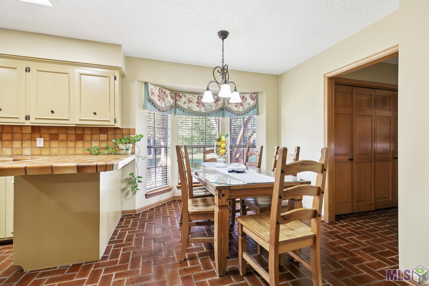 2147 Capri Drive Baton Rouge, LA 70815 - Photo 6 of 32